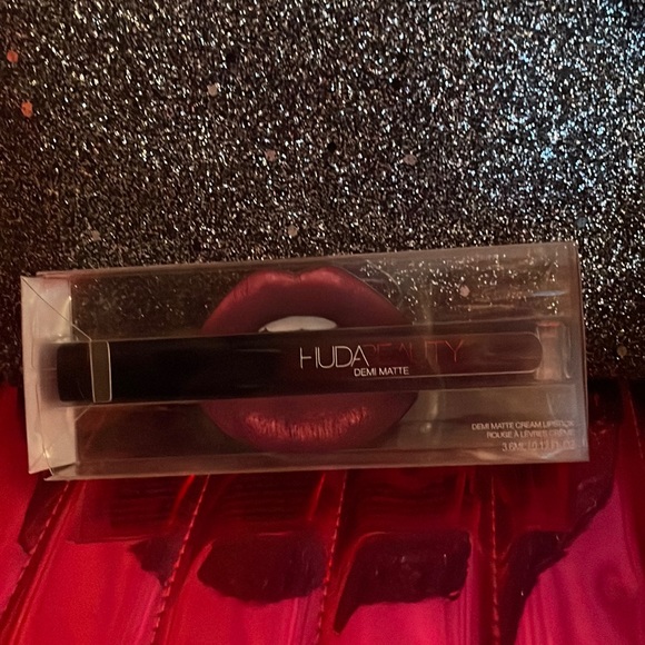 Huda Beauty Demi Matte Cream Lipstick💋Bawse Shade.NIP.🔺FIRM🔺 - Picture 1 of 9